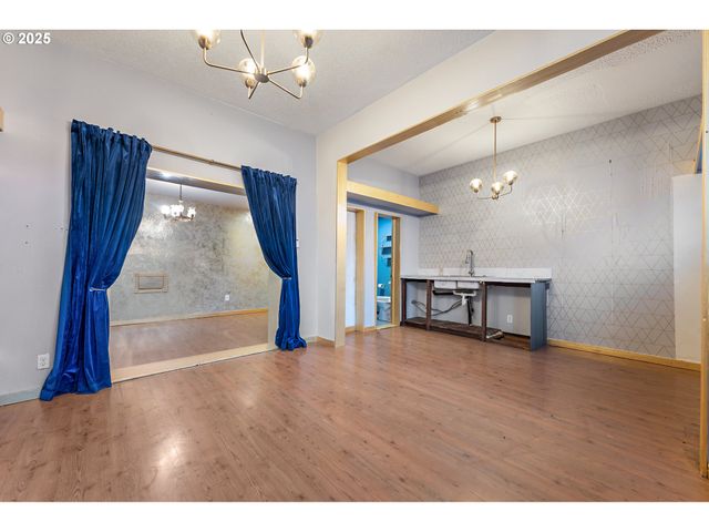 6530 Ne M L KING Blvd, Portland, OR 97211