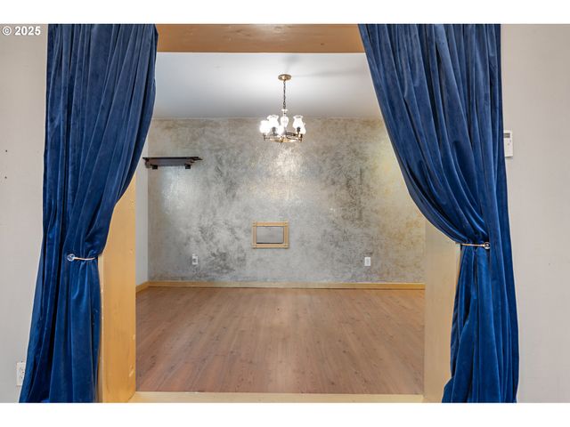 6530 Ne M L KING Blvd, Portland, OR 97211