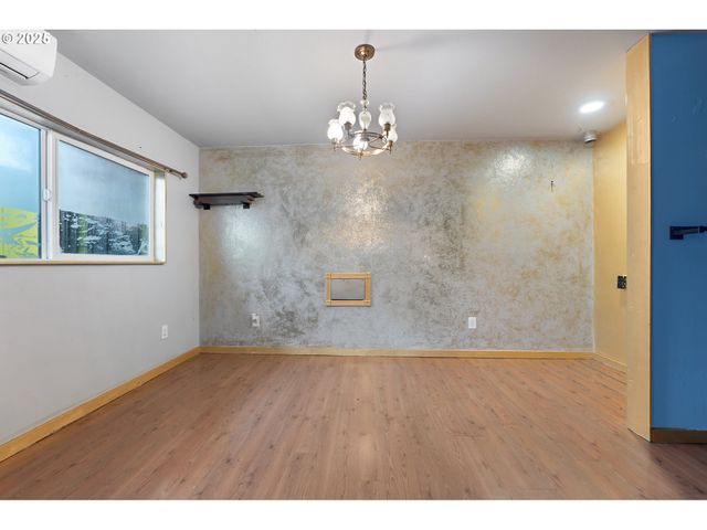 6530 Ne M L KING Blvd, Portland, OR 97211