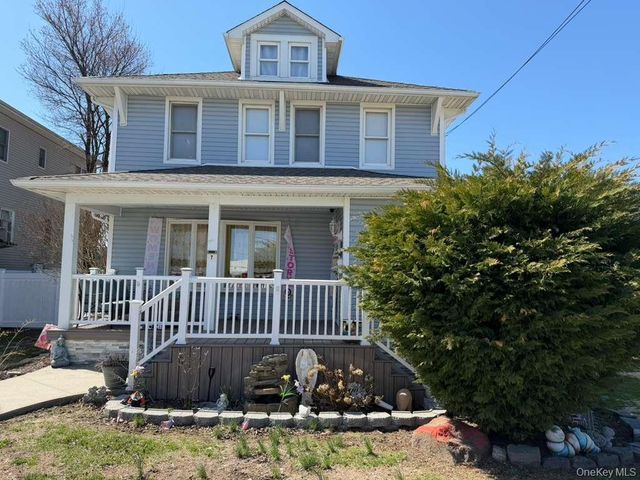 7 Meyer Avenue, Lawrence, NY 11559