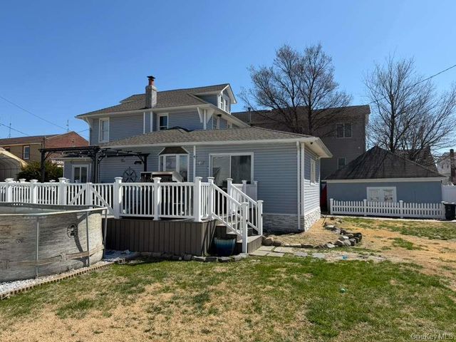 7 Meyer Avenue, Lawrence, NY 11559