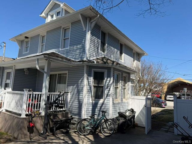 7 Meyer Avenue, Lawrence, NY 11559
