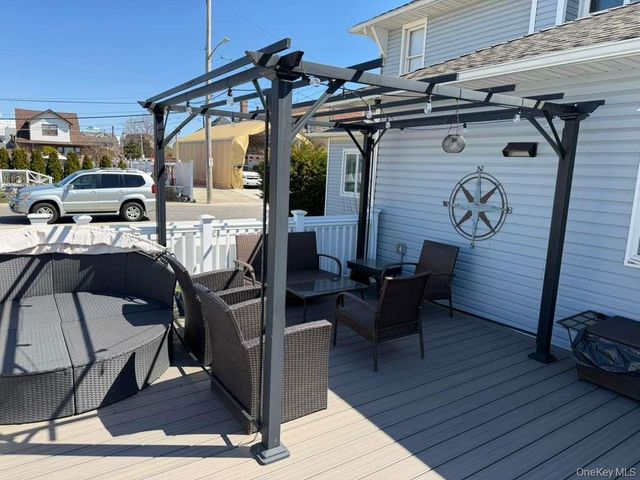 7 Meyer Avenue, Lawrence, NY 11559