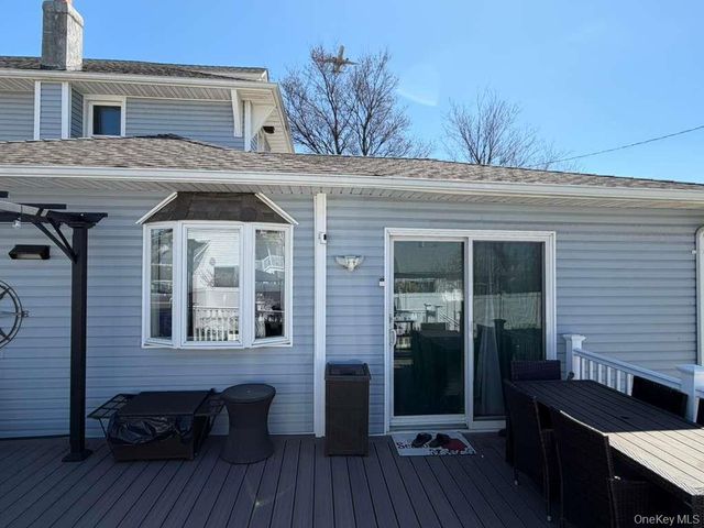7 Meyer Avenue, Lawrence, NY 11559