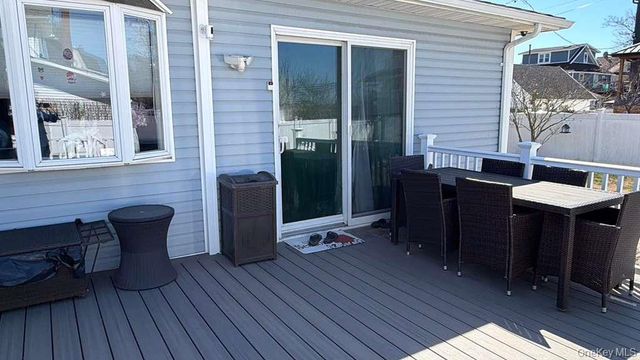 7 Meyer Avenue, Lawrence, NY 11559