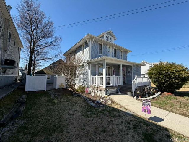 7 Meyer Avenue, Lawrence, NY 11559