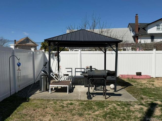 7 Meyer Avenue, Lawrence, NY 11559