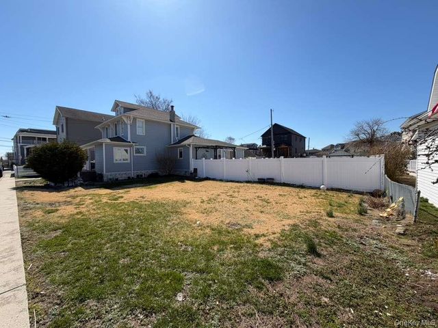 7 Meyer Avenue, Lawrence, NY 11559