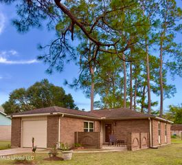 15217 Lawton Drive, Biloxi, MS 39532