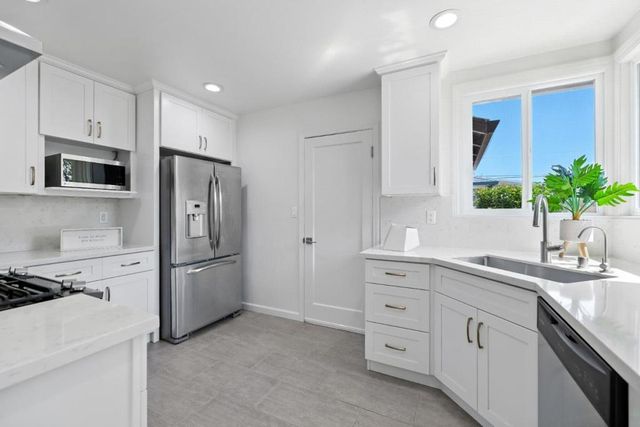 1022 E Santa Inez Avenue, San Mateo, CA 94401