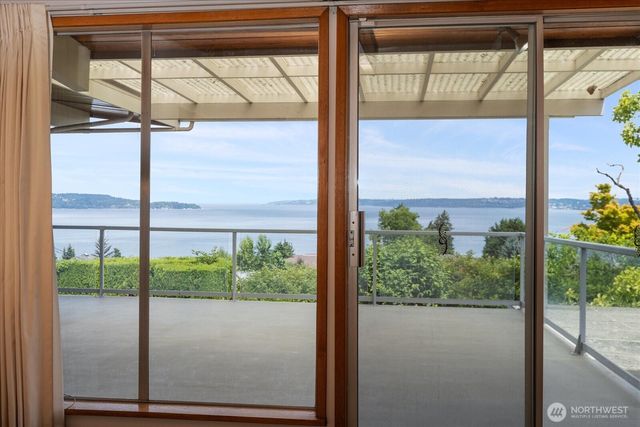 29852 Marine View Drive SW, Federal Way, WA 98023