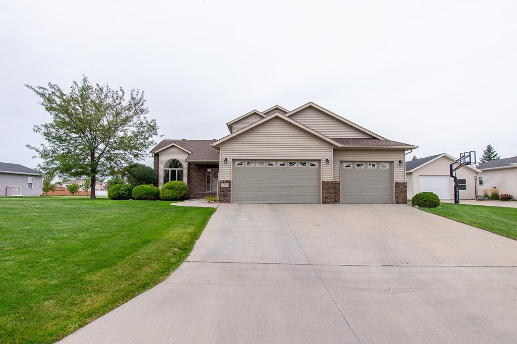 3662 N Sedona Court, West Fargo, ND 58078
