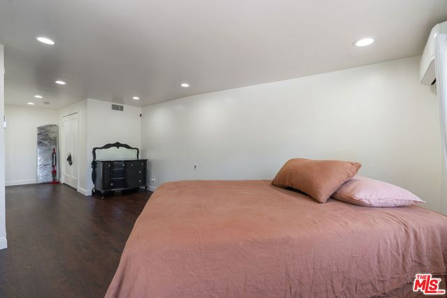 523 Oleander Drive, Los Angeles, CA 90042