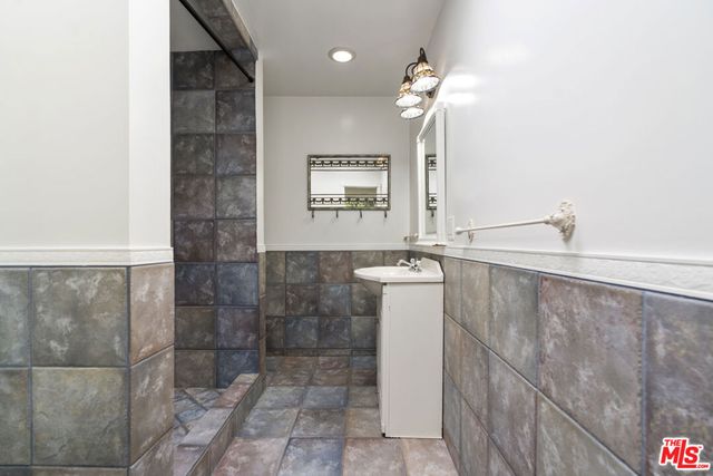 523 Oleander Drive, Los Angeles, CA 90042