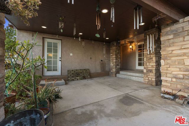 523 Oleander Drive, Los Angeles, CA 90042