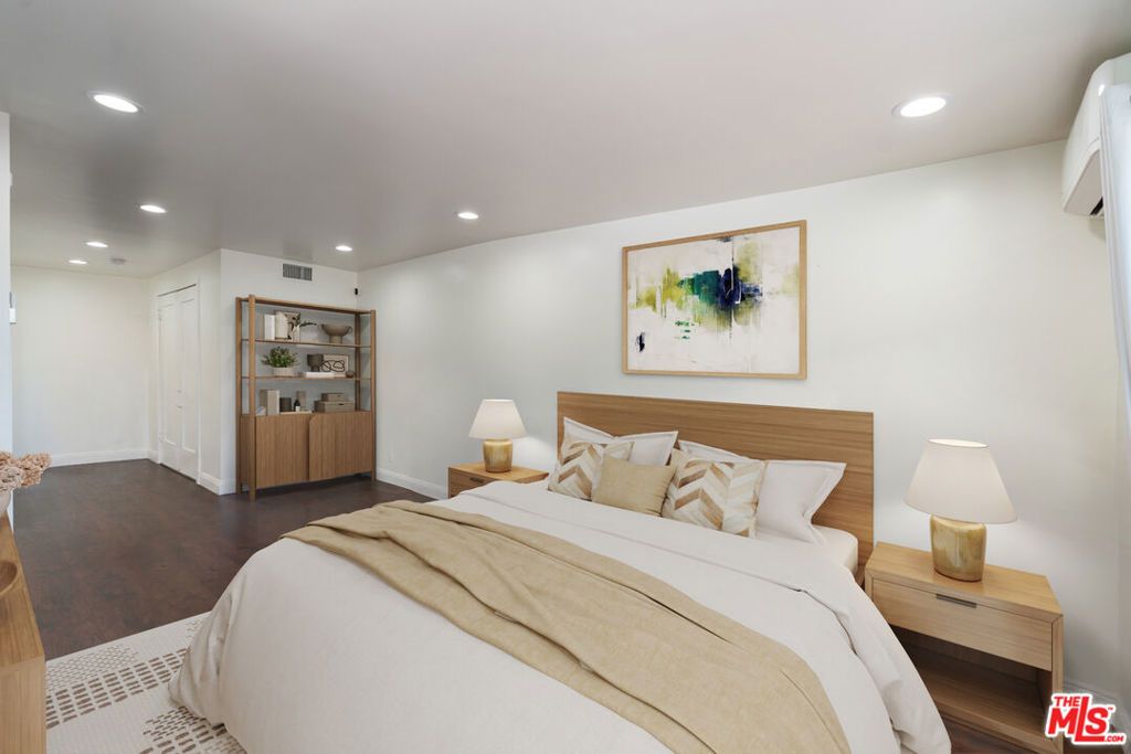 Image 12 of property listing at 523 Oleander Drive, Los Angeles, CA 90042