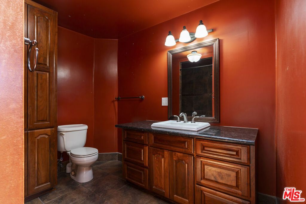 Image 16 of property listing at 523 Oleander Drive, Los Angeles, CA 90042