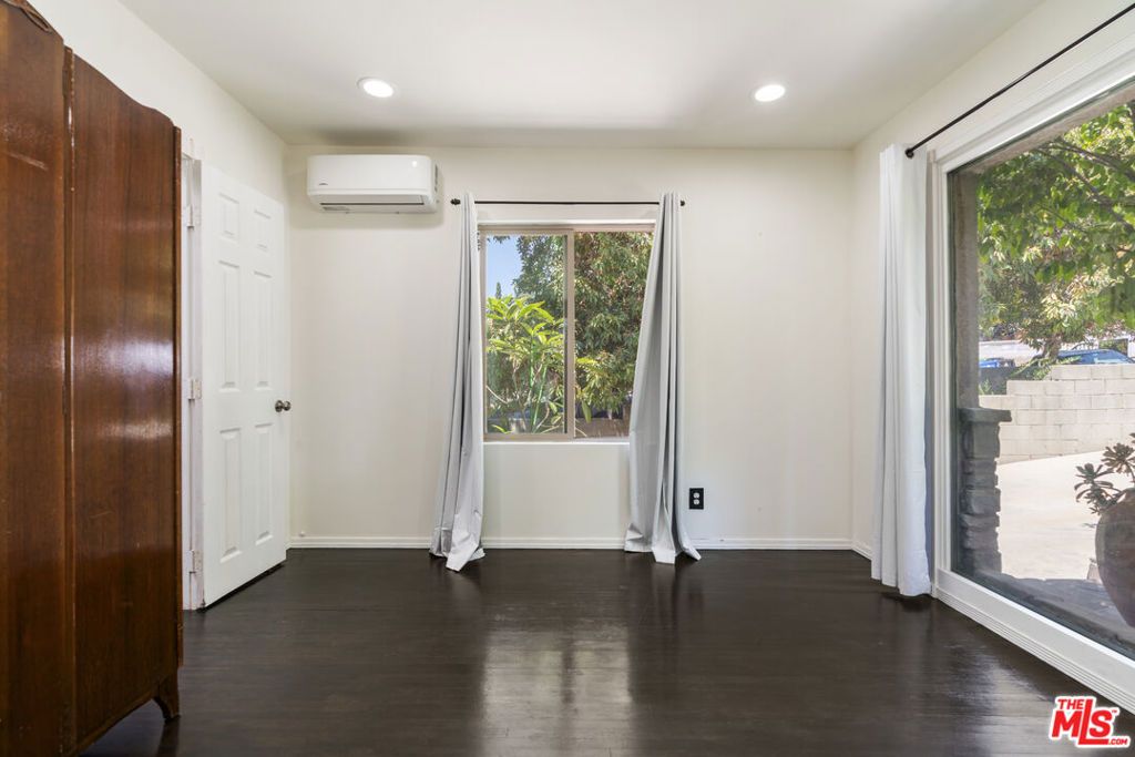 Image 17 of property listing at 523 Oleander Drive, Los Angeles, CA 90042