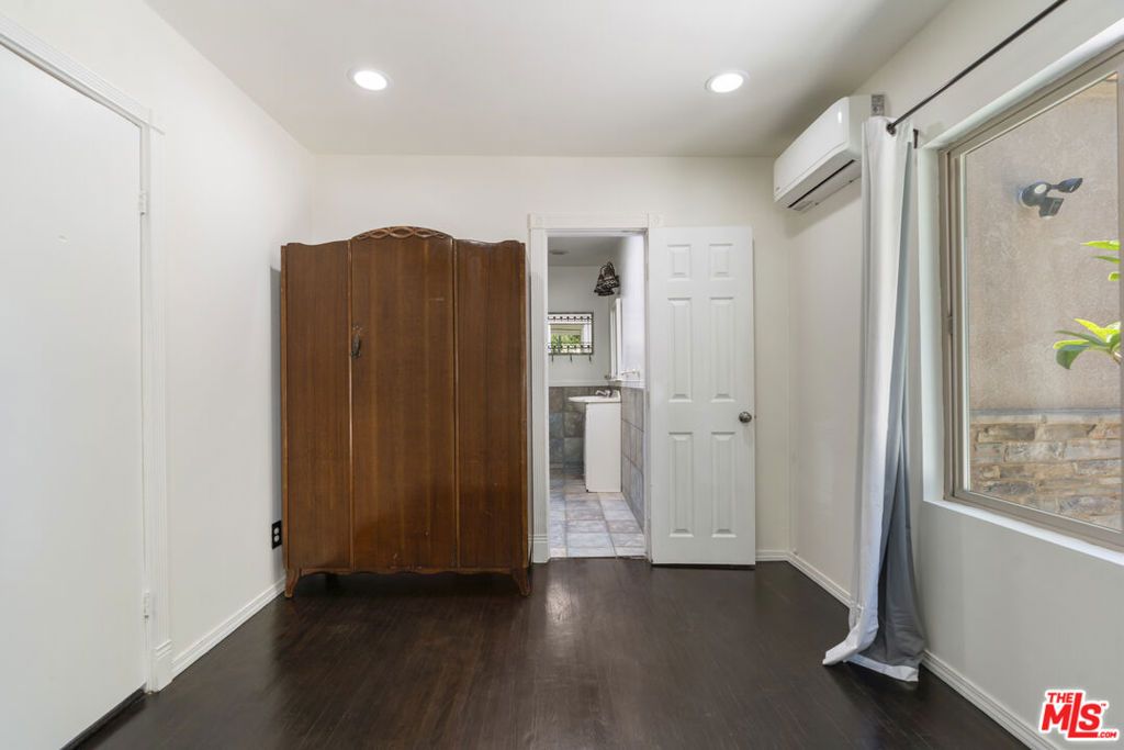 Image 18 of property listing at 523 Oleander Drive, Los Angeles, CA 90042