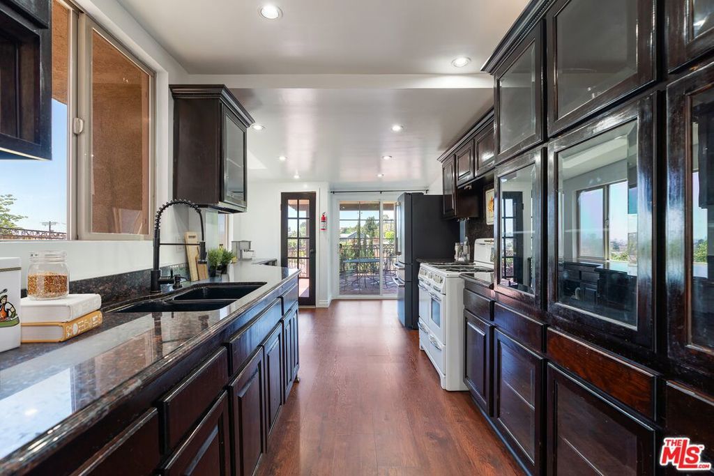 Image 22 of property listing at 523 Oleander Drive, Los Angeles, CA 90042
