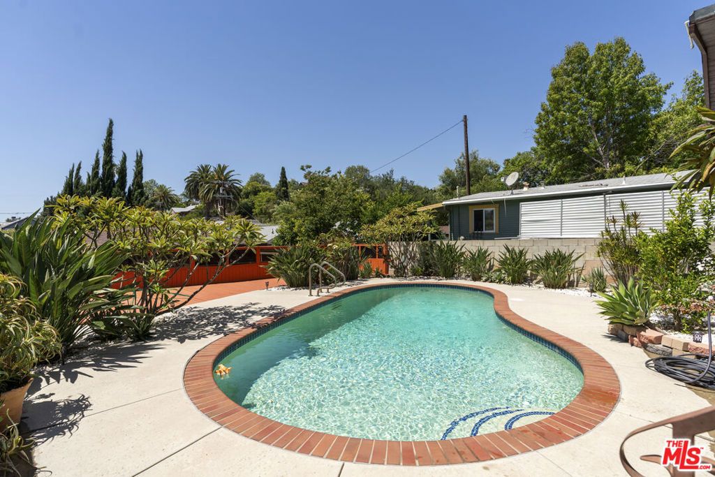Image 46 of property listing at 523 Oleander Drive, Los Angeles, CA 90042
