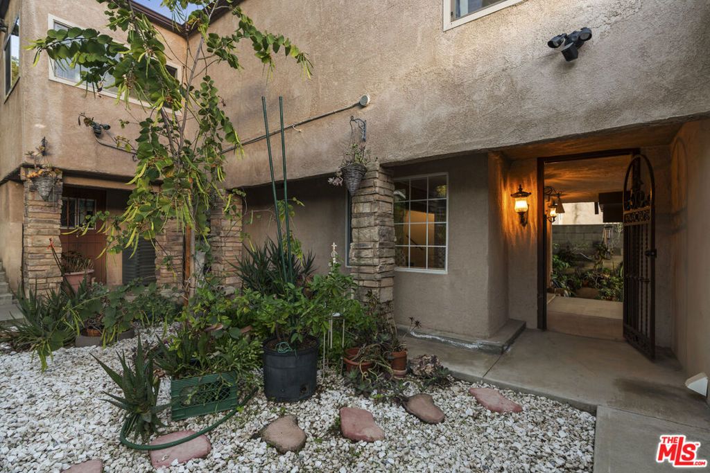 Image 51 of property listing at 523 Oleander Drive, Los Angeles, CA 90042
