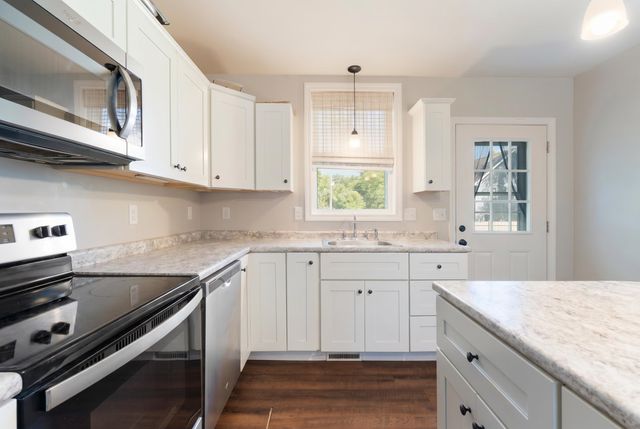 38 Regina Avenue, Raymond, NH 03077