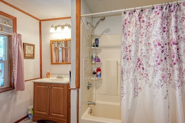 95 Charlton Street, Oxford, MA 01540