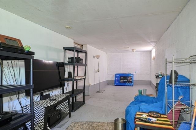95 Charlton Street, Oxford, MA 01540