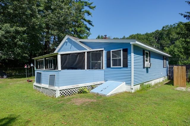 95 Charlton Street, Oxford, MA 01540