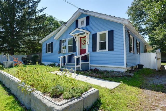 95 Charlton Street, Oxford, MA 01540