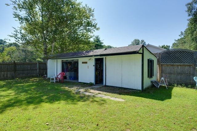 95 Charlton Street, Oxford, MA 01540