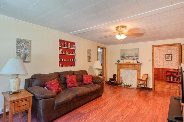 95 Charlton Street, Oxford, MA 01540
