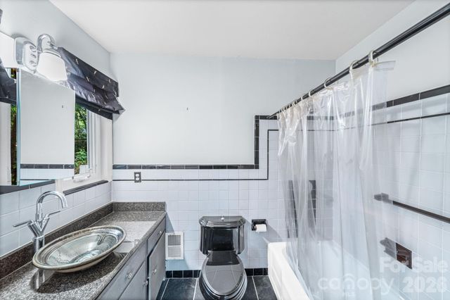 1051 Paramount Circle, Gastonia, NC 28052