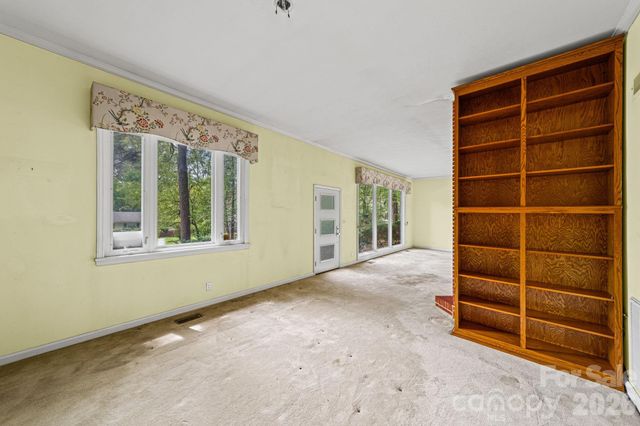 1051 Paramount Circle, Gastonia, NC 28052