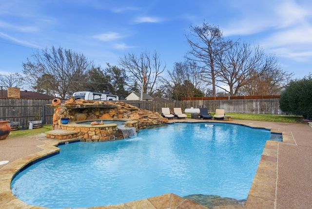 111 Mustang, Graham, TX 76450