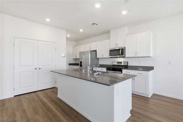 534 Red Lovebird Avenue, Henderson, NV 89011