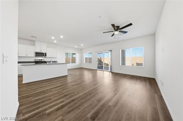 534 Red Lovebird Avenue, Henderson, NV 89011