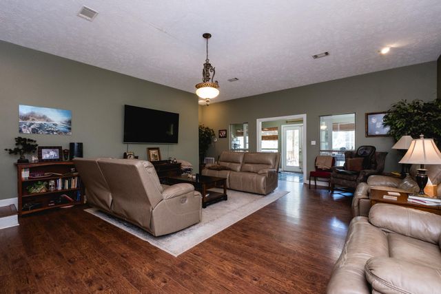 48 Lakeshore Drive, Conway, AR 72032