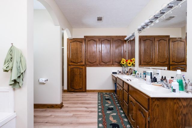 48 Lakeshore Drive, Conway, AR 72032