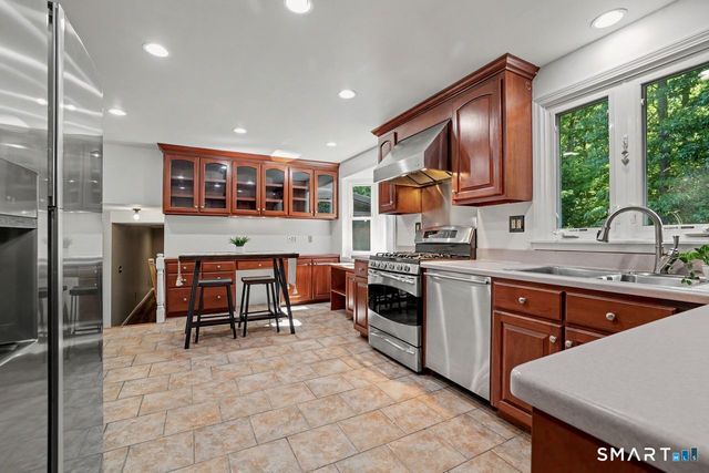 50 Stage Coach Lane, Newington, CT 06111