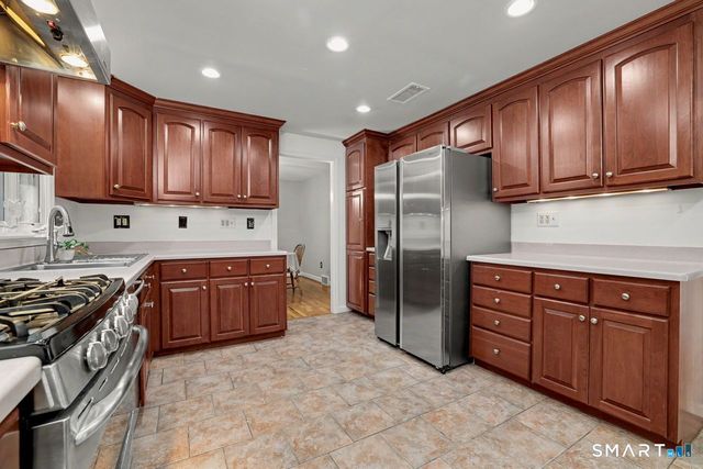 50 Stage Coach Lane, Newington, CT 06111