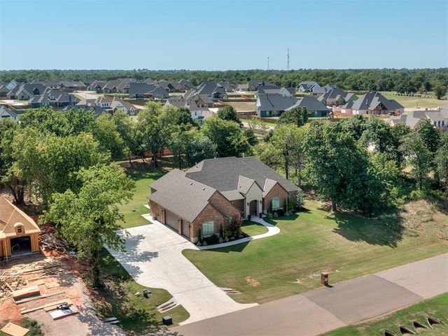 1055 Lucas Way, Newcastle, OK 73065