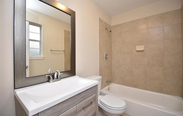 6634 Tuskegee St Street, Houston, TX 77091