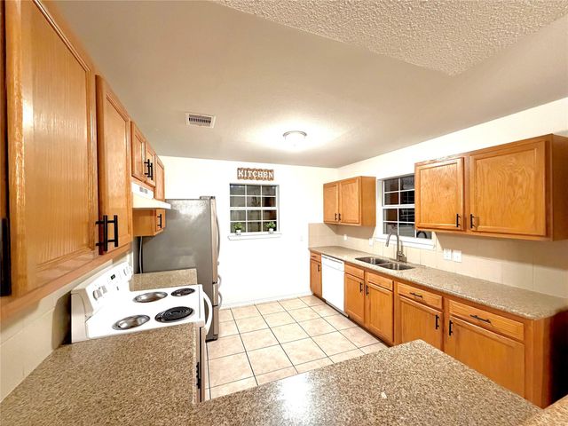 6634 Tuskegee St Street, Houston, TX 77091