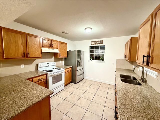 6634 Tuskegee St Street, Houston, TX 77091