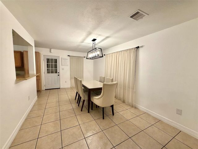 6634 Tuskegee St Street, Houston, TX 77091