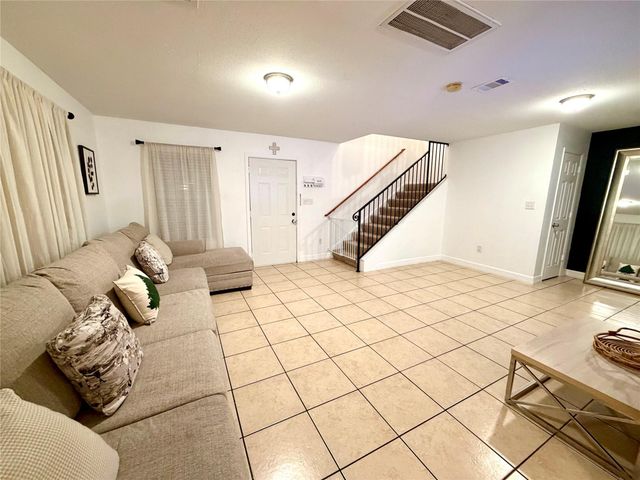 6634 Tuskegee St Street, Houston, TX 77091