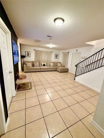 6634 Tuskegee St Street, Houston, TX 77091