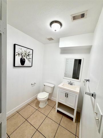 6634 Tuskegee St Street, Houston, TX 77091